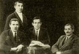 Справа налево: Мажит Гафури, журналисты Мухамет Бикбулатов и Галимзян Ибрагимов в Ялте. 1932 г.